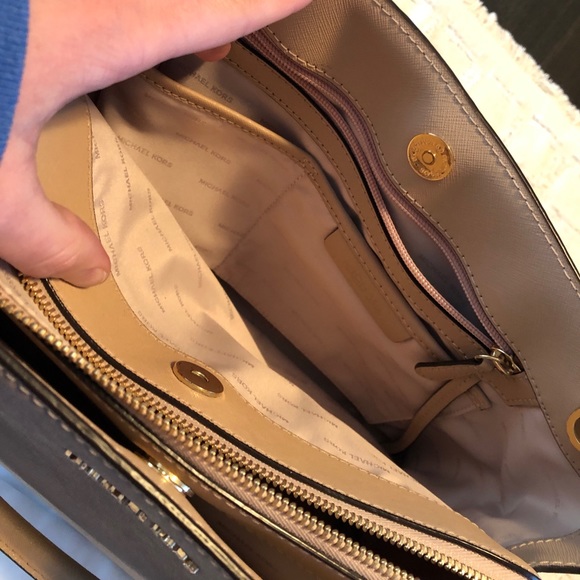 Michael Kors purse - Picture 4 of 4